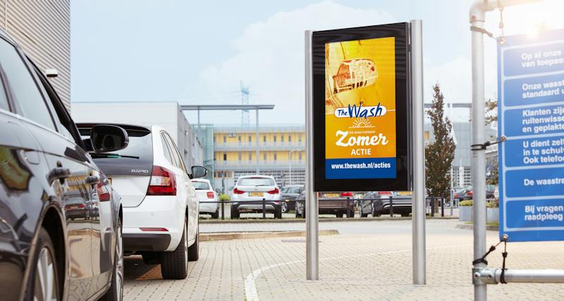 Standy Signage Standy LCD Werbung – Professionelle Digital Signage Totems | europages