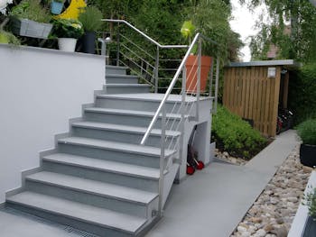 Sonnewelt Edelstahl Handlauf Geländer - Treppengeländer 120cm mit 2 Querstäben für innen und außen, Hochwertiges Eingangsgeländer für Balkon, Treppe und Brüstung Sonnewelt Edelstahl Handlauf Geländer - Treppengeländer 120cm mit 2 Querstäben für innen und außen, Hochwertiges Eingangsgeländer für Balkon, Treppe und Brüstung