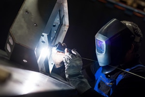 km_blechbearbeitung_gmbh_firmenpräsentation_2_Schweißen