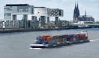 Containerschiff in Köln